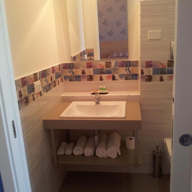Borgo San Giovanni バルチェッローナ・ポッツォ・ディ・ゴット 部屋 写真